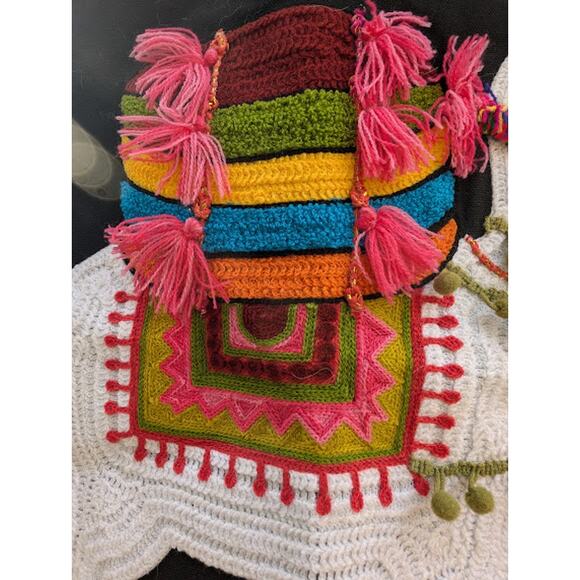 SARO LIFESTYLE Llama wall decor large llama embroidery, tassels textured 18x18 - Picture 3 of 6